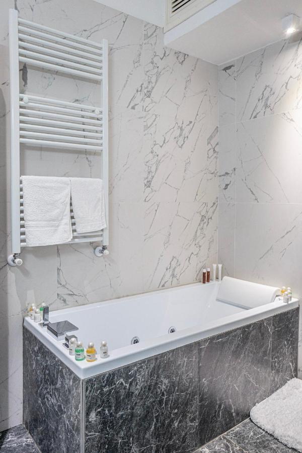 Domus Nannini Spa - L' Arco Di Matteotti Siena Luaran gambar